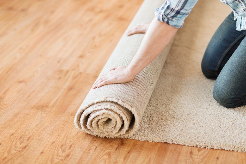 Placing a carpet