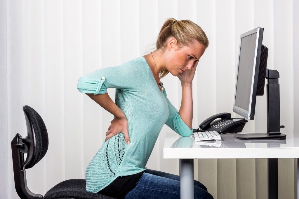 woman having pain in her hip
