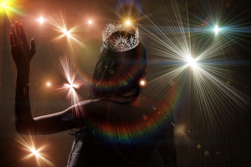 silhouette of beauty pageant with crown