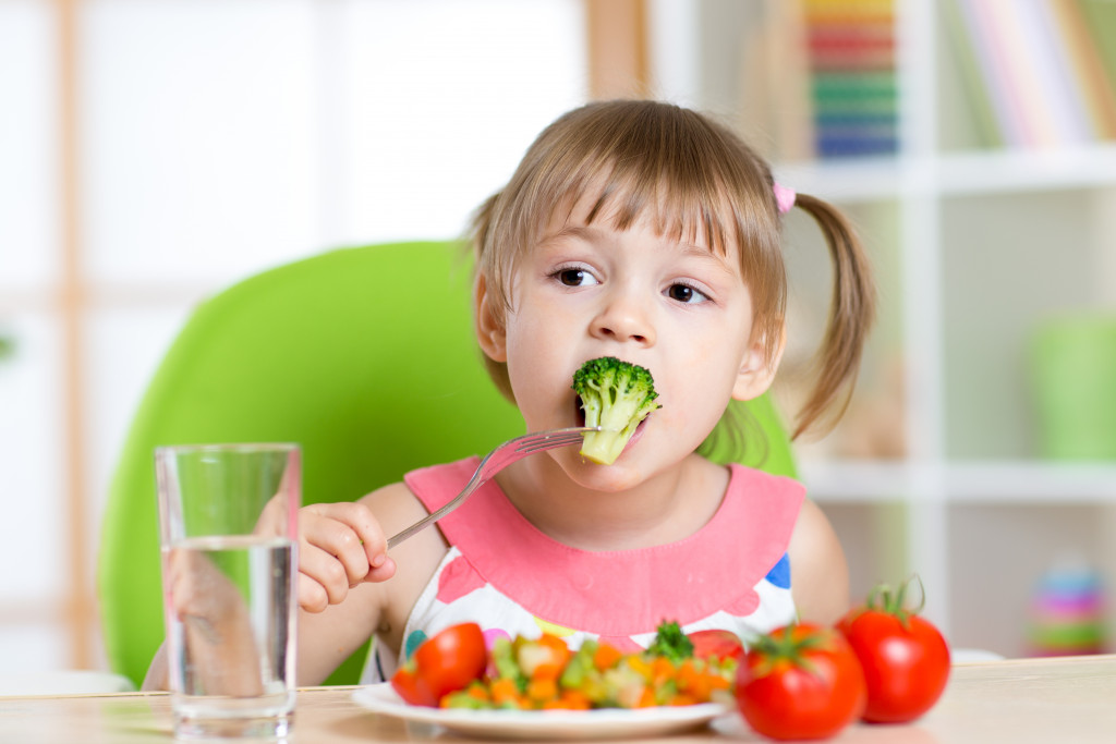 toddler eating vegetables