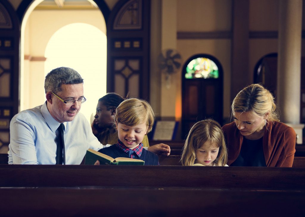 parents teaching children about bible