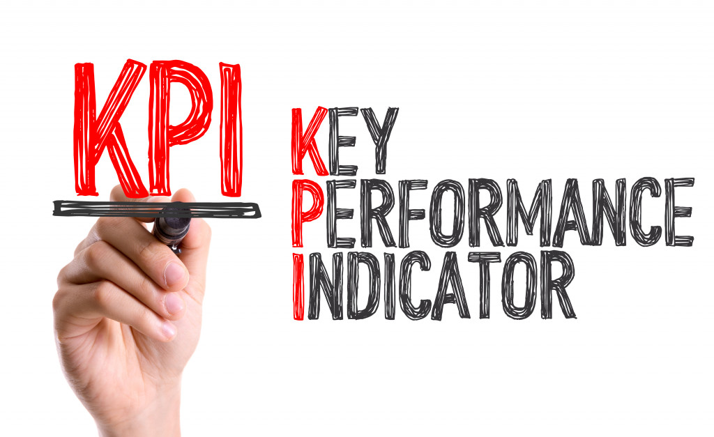 hand writing KPI with marker