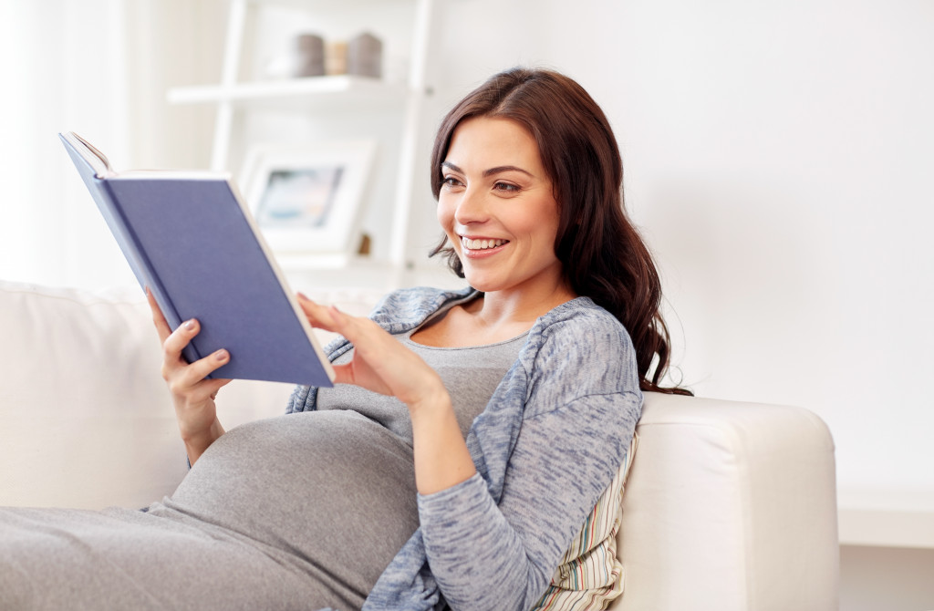 pregnant woman readung a book